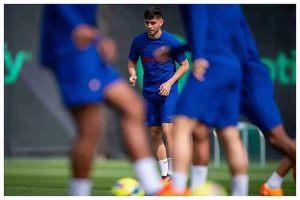 قائمة برشلونة أمام أتلتيكو مدريد في الدوري الإسباني.. عودة بيدري ودي يونج