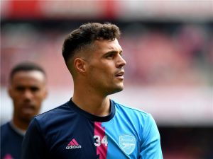 لاعب آرسنال يقترب من الدوري الألماني