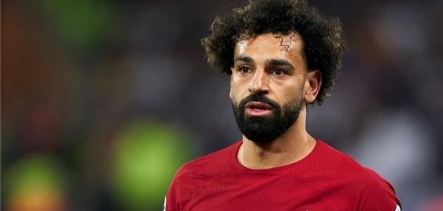 محمد-صلاح-مازحًا-عن-أرنولد:-لا-يستطيع-الدفاع.-وما-زلت-أسجل-الأهداف