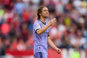 مودريتش يحسم موقفه من الانتقال إلى الهلال السعودي