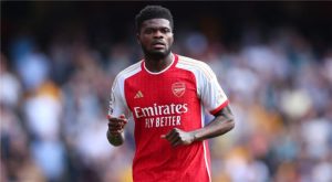 ثلاثي الدوري السعودي يستهدف ضم توماس بارتي