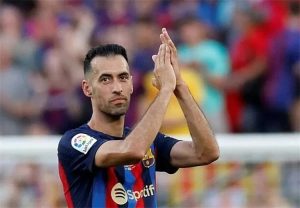 برشلونة يحدد بديلًا جديدًا لـ بوسكيتس من الدوري الإنجليزي