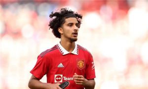 رسميًا.. مانشستر يونايتد يعلن رحيل العراقي زيدان إقبال